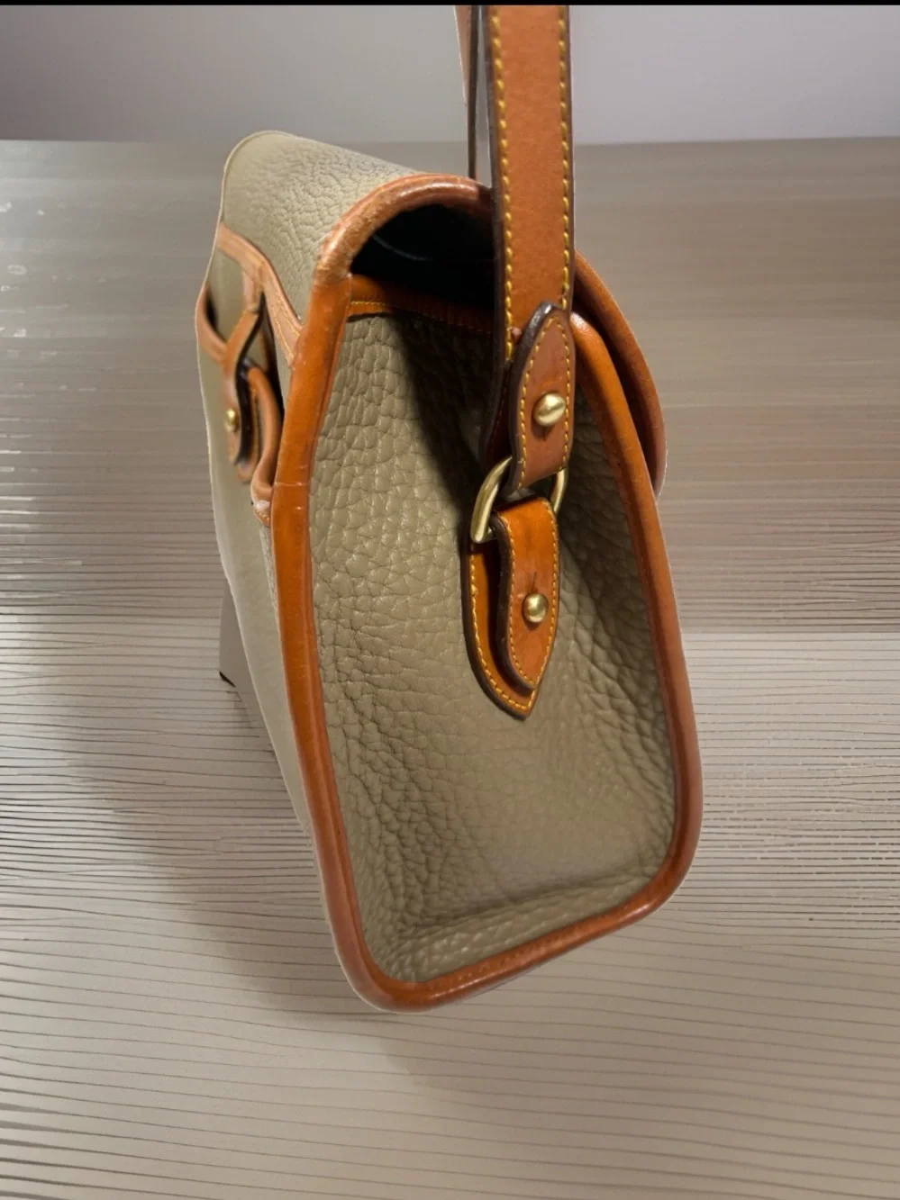 🦆 DOONEY & BOURKE ESSEX LARGE TAUPE AWL PEBBLED WITH BRITISH TAN TRIM CROSSBODY